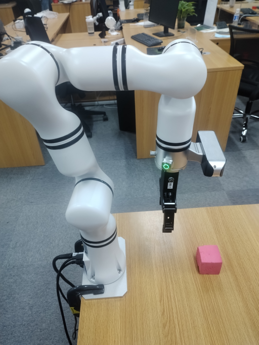 The robotic arm is installed upright on a desktop